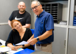 (Von links) Martin See, Anna Jakobs, Rüdiger Stiehl und (nicht auf dem Foto) Sandra Fabrello laden herzlich zur ehrenamtlichen Mitarbeit im evangelischen Betreuungsverein ein. (Foto: Eberhard Müller)